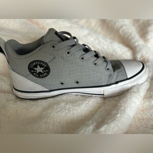 Boys hightop Converse size 4.